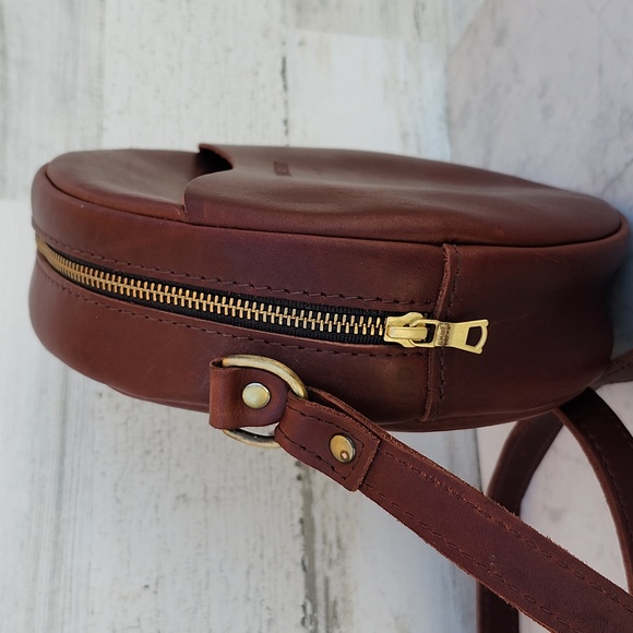 PORTLAND LEATHER 9" ROUND LEATHER CROSSBODY BAG - Picture 4 of 11